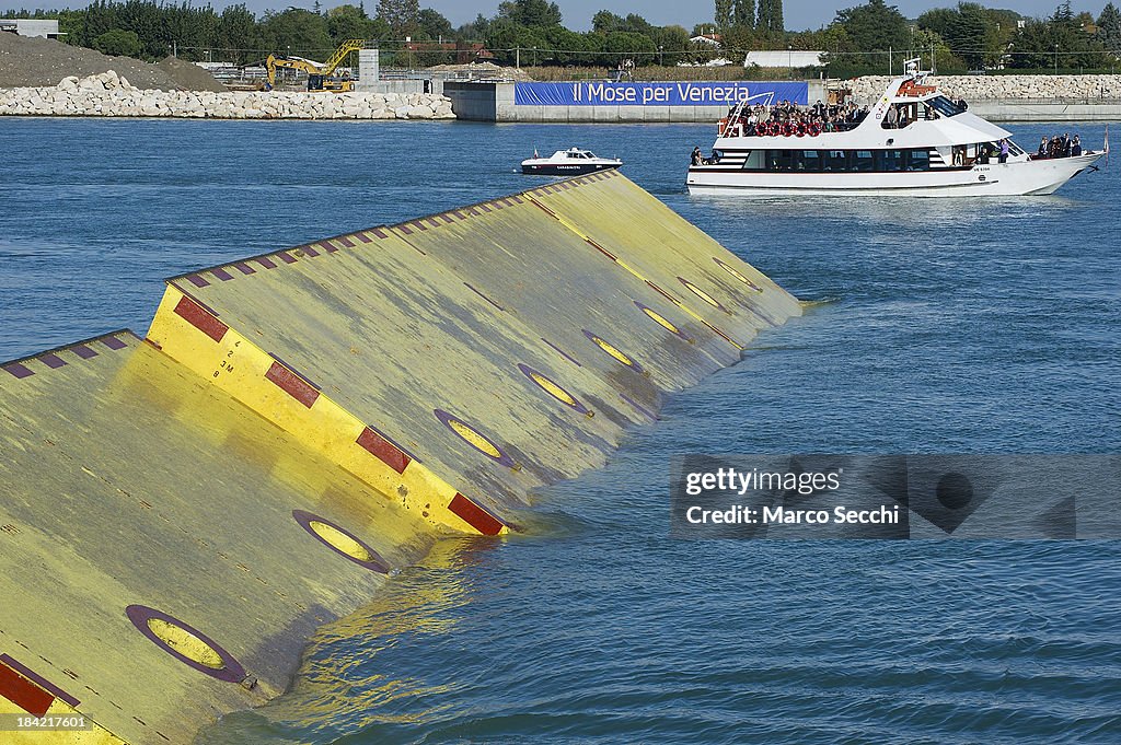 MOSE Venice Lagoon Project Runs Gate Tests