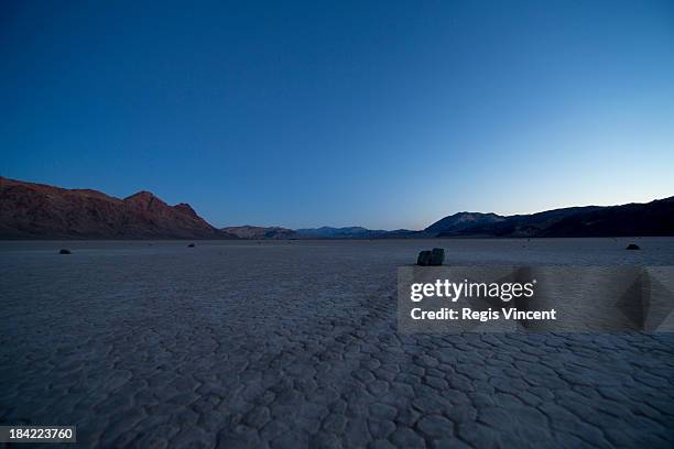 sailing stones at dawn - vincent stein stock-fotos und bilder