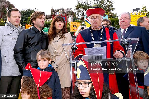 Elected from 18th district of Paris Pierre-Yves Bournazel, singers and sponsors of the Vendanges 2013 Thomas Dutronc and Nolwenn Leroy and and Mayor...