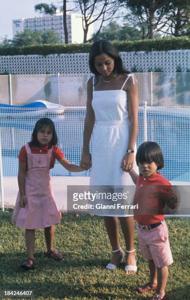 Isabel Preysler, wife of the Spanish singer Julio Iglesias, with her children Chaveli and Julio Madrid, Castilla La Mancha, Spain. .
