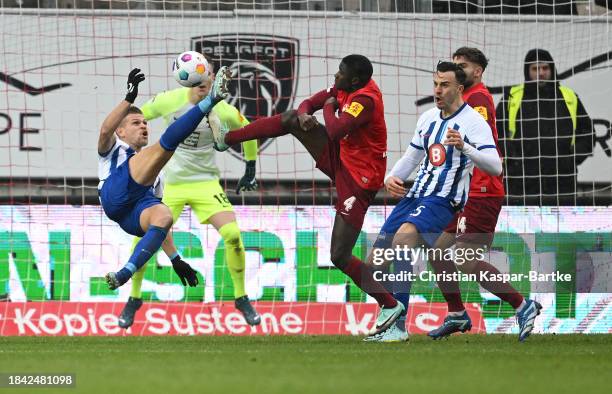 Florian Niederlechner of Hertha Berlin scores his team's first goal during the Second Bundesliga match between 1. FC Kaiserslautern and Hertha BSC at...