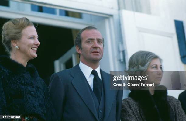 On their official visit to Denmark, the Spanish Kings Juan Carlos and Sofia together with the Danish Queen Margaret II in front of the Palace of...