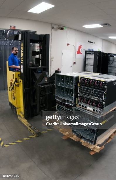 Caddy Inventory Computer Computers On A Pallet Photos and Premium High Res Pictures - Getty Images