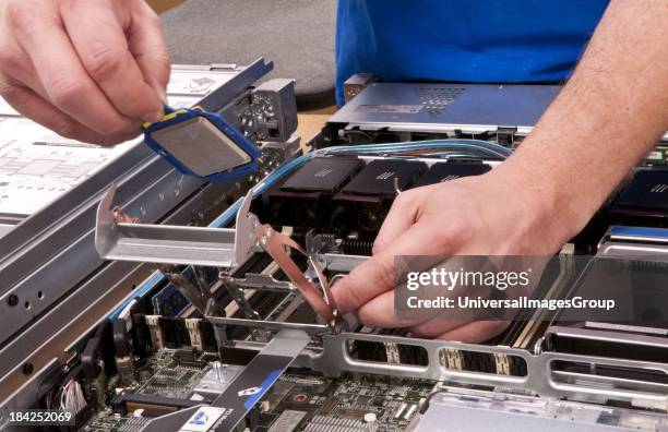 Computer Repair Technician Photos and Premium High Res Pictures - Getty ...