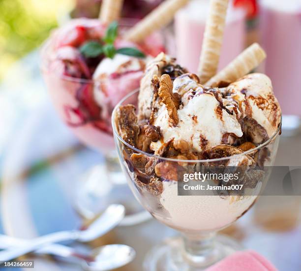 ice cream - ice cream sundae stockfoto's en -beelden