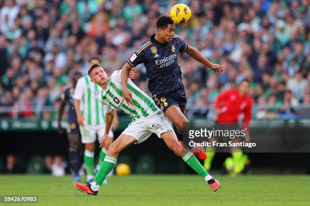 Jude Bellingham of Real Madrid battles for possession with Sergi Altimira of Real Betis during the LaLiga EA Sports match between Real Betis and Real...