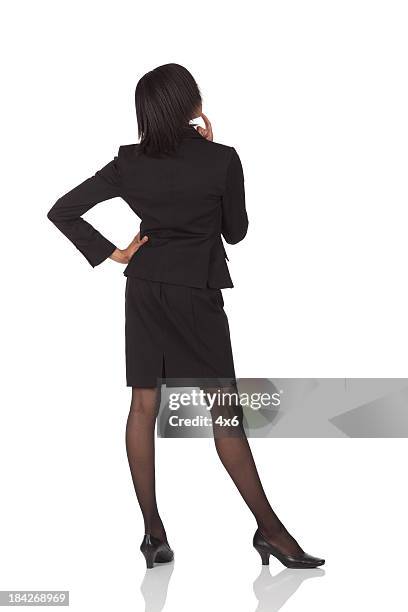 vista posteriore di una donna d'affari in piedi in posa curati - glutei foto e immagini stock