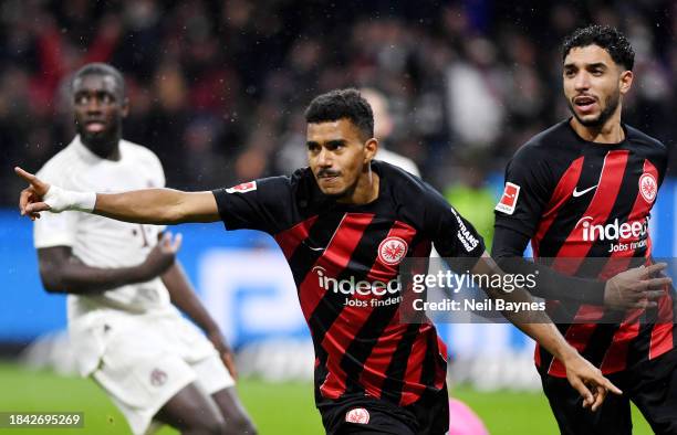 Ansgar Knauff of Eintracht Frankfurt celebrates scoring their team's fourth goal during the Bundesliga match between Eintracht Frankfurt and FC...