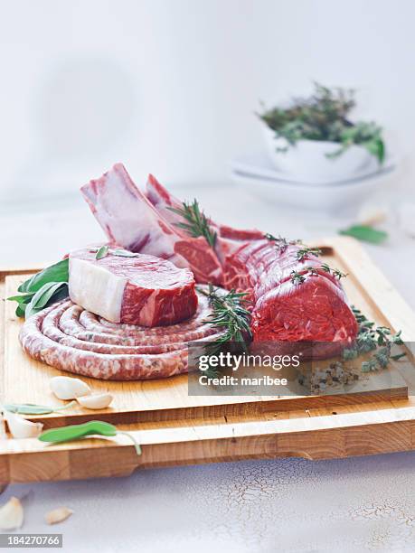 butcher - tenderloin filetsteak stock-fotos und bilder