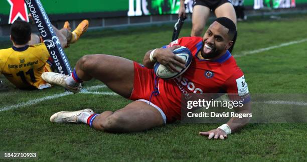 Joe Cokanasiga of Bath dives in to score their first try during the Investec Champions Cup match between Bath and Ulster at the Recreation Ground on...