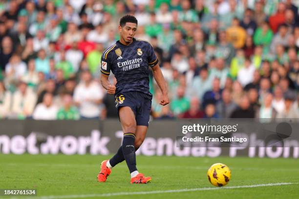 Jude Bellingham of Real Madrid scores their team's first goal during the LaLiga EA Sports match between Real Betis and Real Madrid CF at Estadio...