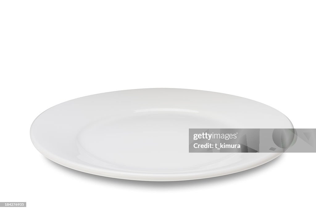 Leere Platte auf Weiß