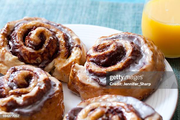 el desayuno - bollo dulce fotografías e imágenes de stock