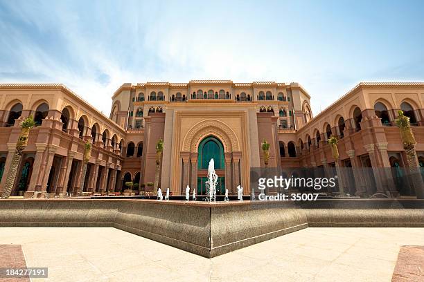 emirates palace abu dhabi - palace stock pictures, royalty-free photos & images