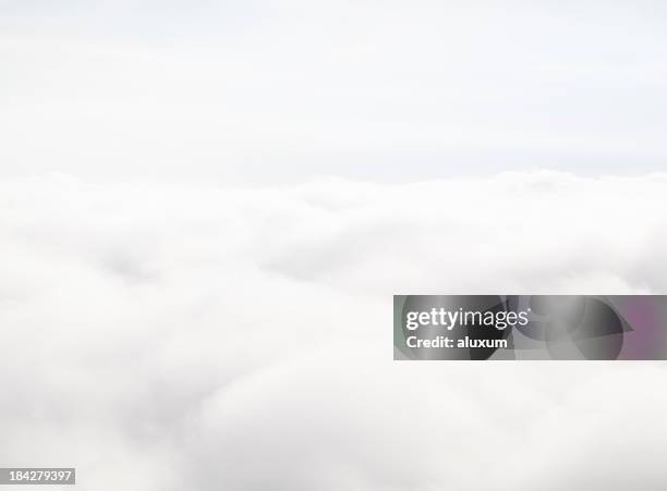 paisaje con nubes - white fotografías e imágenes de stock