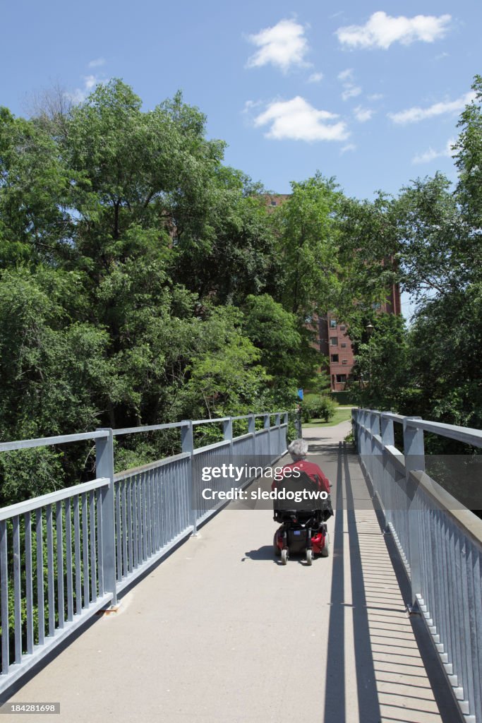 Überqueren Sie die Brücke