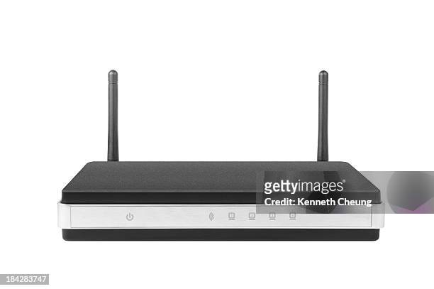 kabelloses netzwerk router-isoliert auf weiss mit clipping path - antenne freisteller stock-fotos und bilder