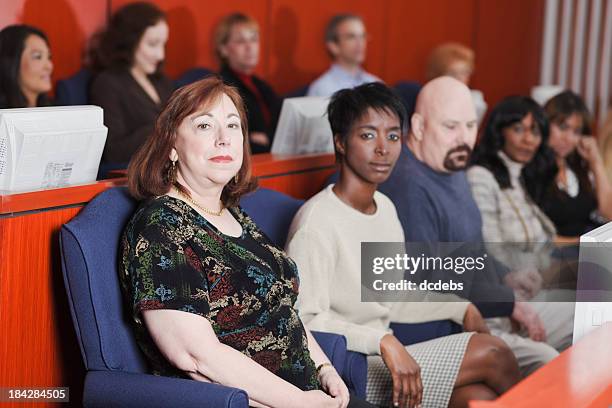 gruppo eterogeneo di giuria - juror law foto e immagini stock