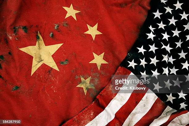 grunge flaggen von china und usa - eastern usa stock-fotos und bilder