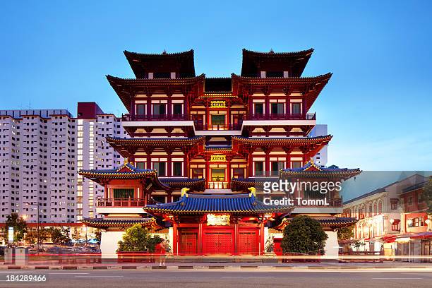 buddha tooth relic temple, singapore - chinatown stock pictures, royalty-free photos & images