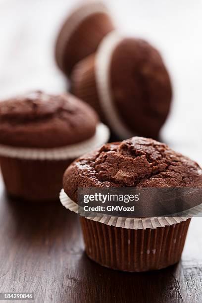 delicious muffins - muffin stockfoto's en -beelden