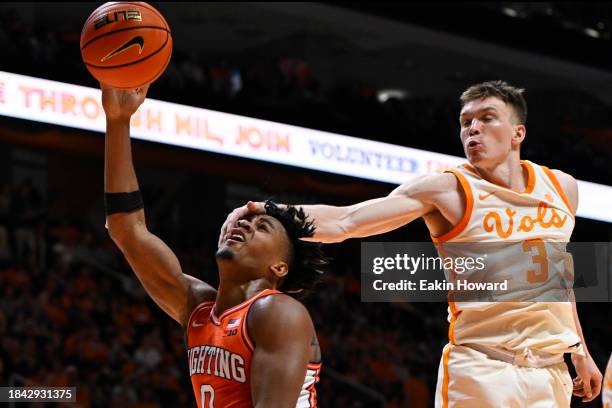 Dalton Knecht of the Tennessee Volunteers attempts to block a layup attempt by Terrence Shannon Jr. #0 of the Illinois Fighting Illini in the first...