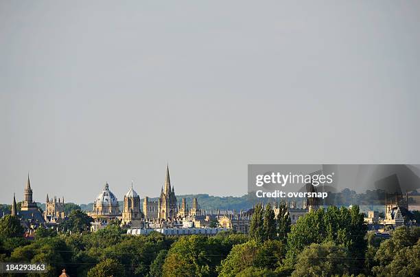 oxford spires - oxford oxfordshire fotografías e imágenes de stock