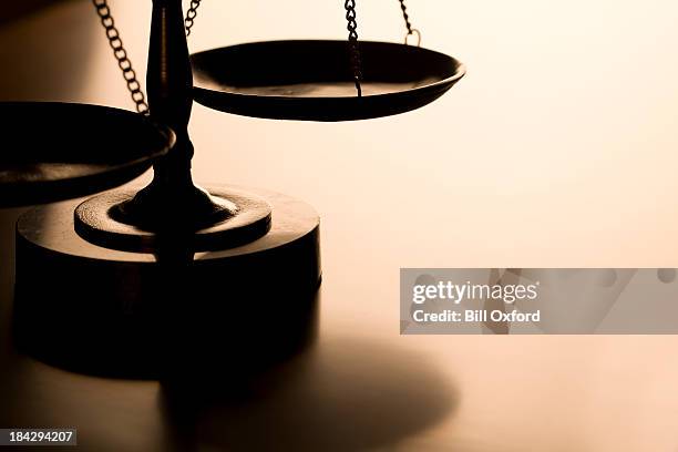 scales of justice - scales balance stockfoto's en -beelden