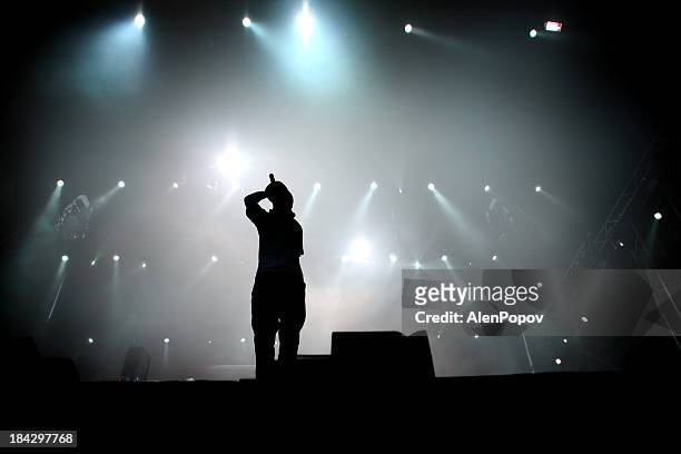 hip-hop-singer - gesangskunst stock-fotos und bilder