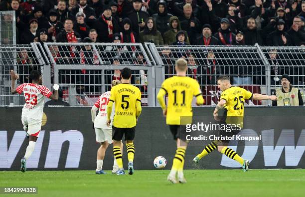 Niklas Suele of Borussia Dortmund scores their team's first goal during the Bundesliga match between Borussia Dortmund and RB Leipzig at Signal Iduna...