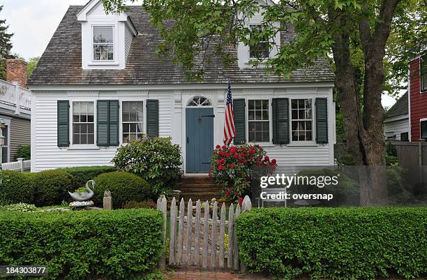 cape cod house - cape cod bildbanksfoton och bilder