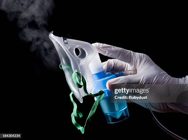 nebuliser maske - inhalator stock-fotos und bilder