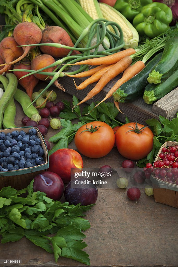 Organic fruits and vegetables at farmers' market