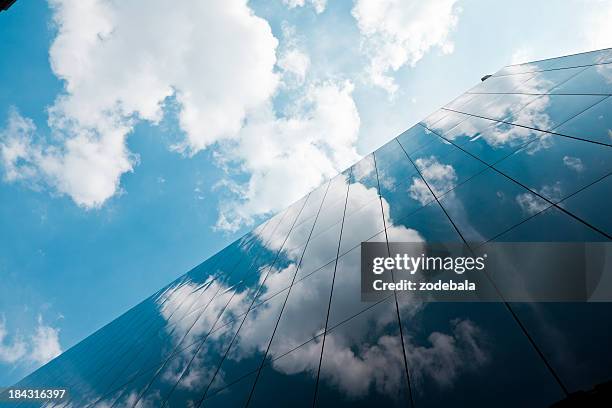 london edificios corporativos - cielo nubes fotografías e imágenes de stock