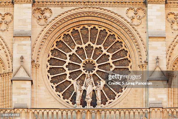 rosácea - notre dame de paris imagens e fotografias de stock