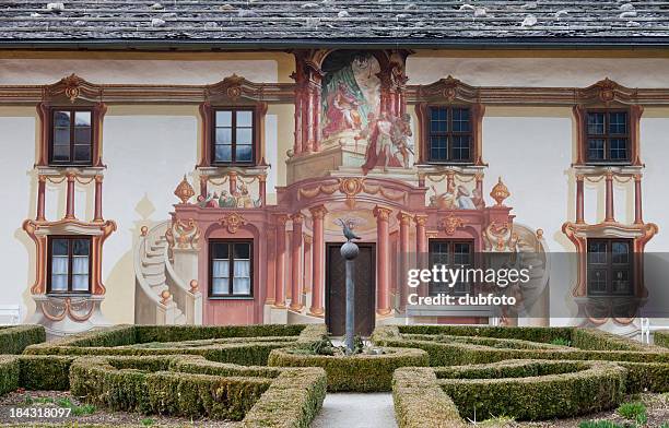 ペイントされた建物で、ババリア,ドイツ oberammergau - だまし絵 ストックフォトと画像
