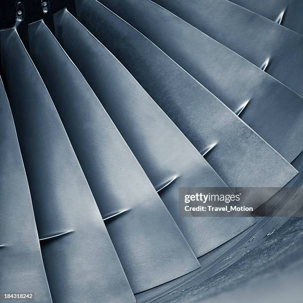 close-up aircraft jet engine turbine - machineonderdeel stockfoto's en -beelden