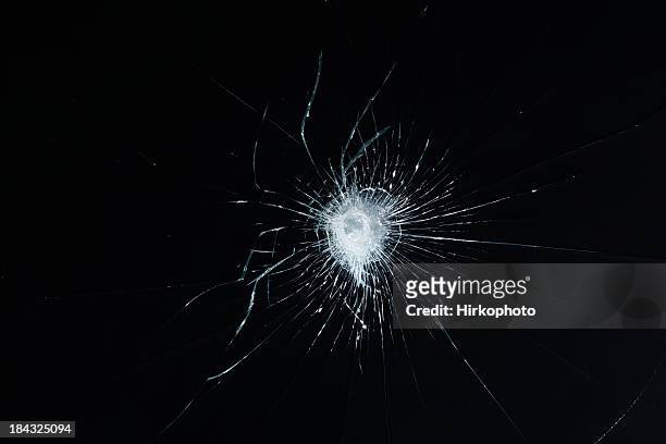 プロークン安全性ガラス - 割れガラス ストックフォトと画像