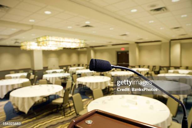 microphone at podium in hotel convention room - ballroom 個照片及圖片檔