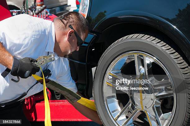 tow truck driver strapping a vehicle for towing - persoonlijk accessoire stockfoto's en -beelden