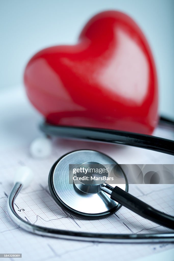 心臓、聴診器および EKG