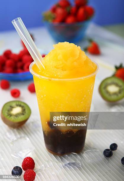 schneematsch mit wird boba - slushy stock-fotos und bilder