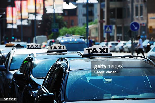 señales de taxi - ranking fotografías e imágenes de stock