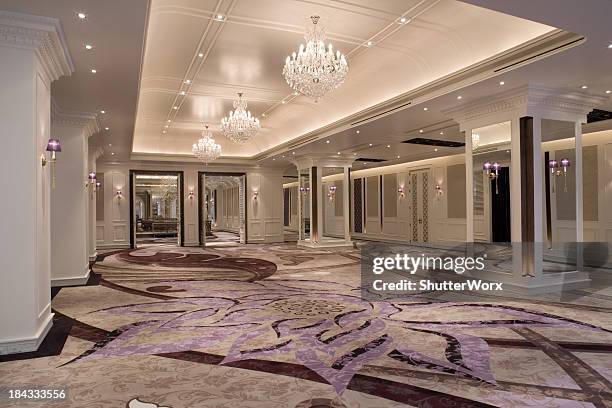 luxuriöse ballsaal - ballsaal stock-fotos und bilder