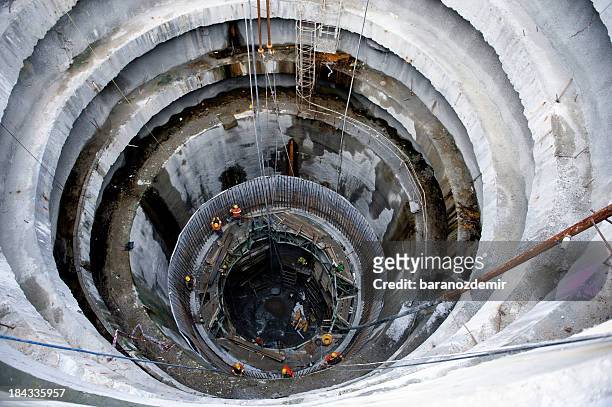 u-bahn, eine u-bahn tunnel konstruktion - construction circle stock-fotos und bilder