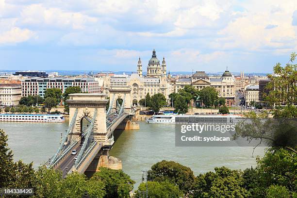 panoramic photo of the chain bridge - kettingbrug hangbrug stockfoto's en -beelden