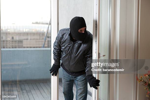 einbrecher - einbruch stock-fotos und bilder
