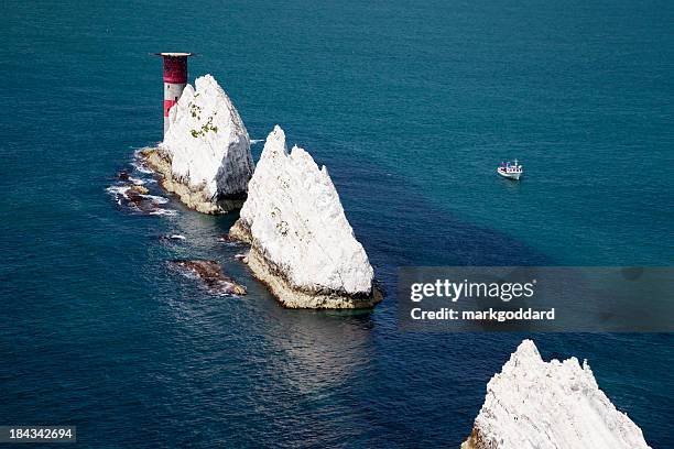 the needles, isle of wight - isle of wight needles stock pictures, royalty-free photos & images