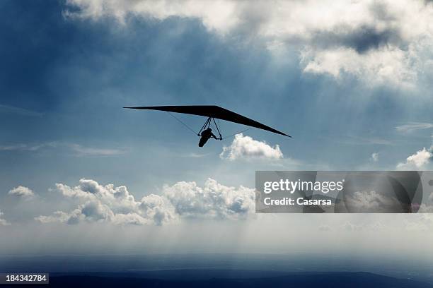 hang glider - paragliding stockfoto's en -beelden