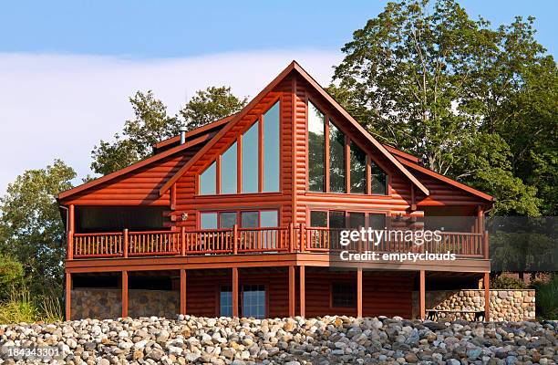 moderne log house - hütte stock-fotos und bilder